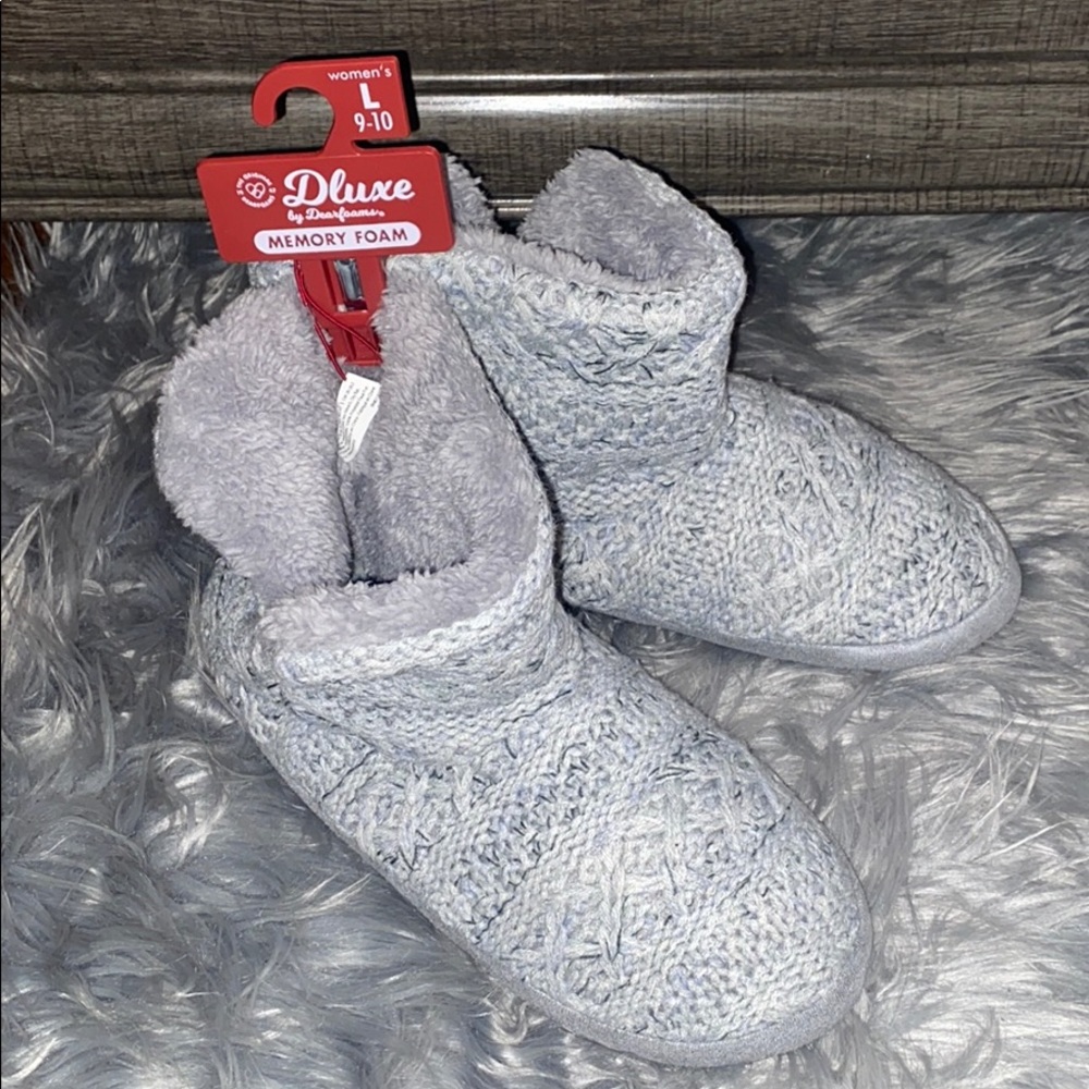 Dearfoam memory foam slippers SIZE 9-10